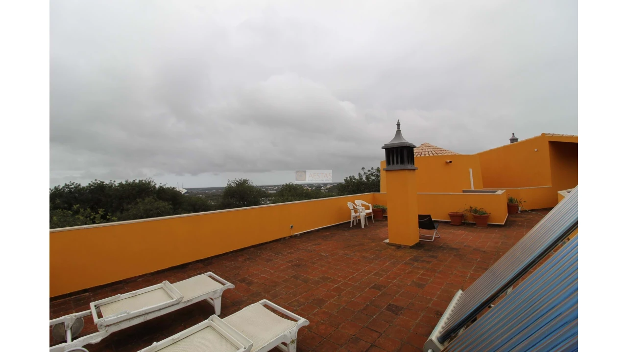 Moradia T6 para Venda em Santa Barbara de Nexe Foto 51