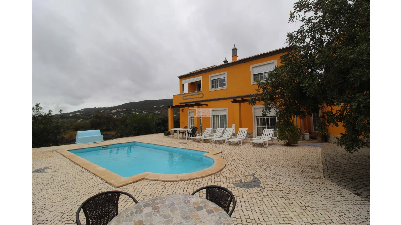Moradia T6 para Venda em Santa Barbara de Nexe Foto 4
