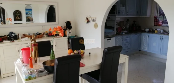 Moradia T3 para Venda em Santa Barbara de Nexe