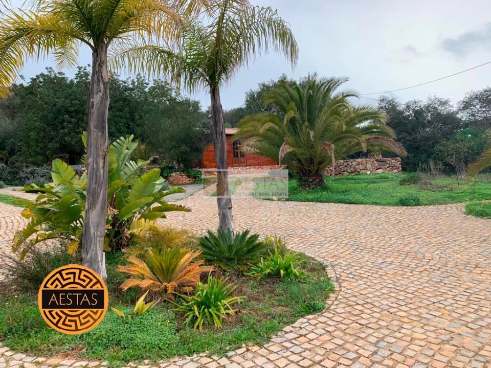 Moradia T3 para Venda em Santa Barbara de Nexe Foto 6
