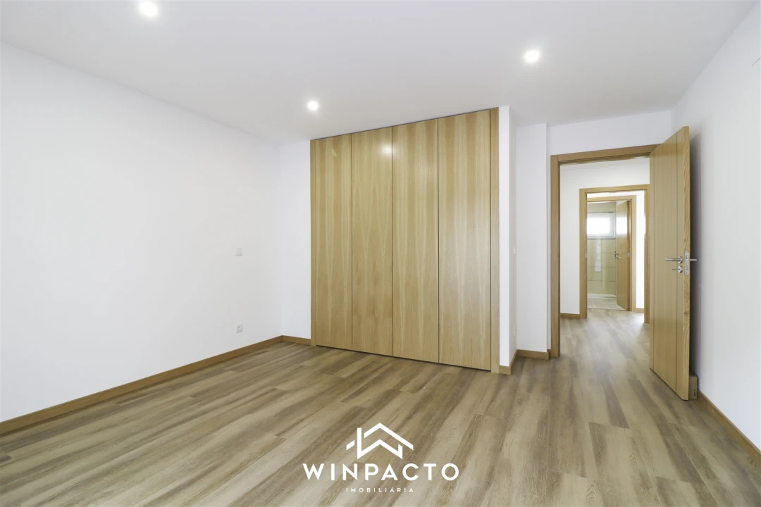 Moradia T4 para Venda em Seia, São Romão e Lapa dos Dinheiros Foto 25