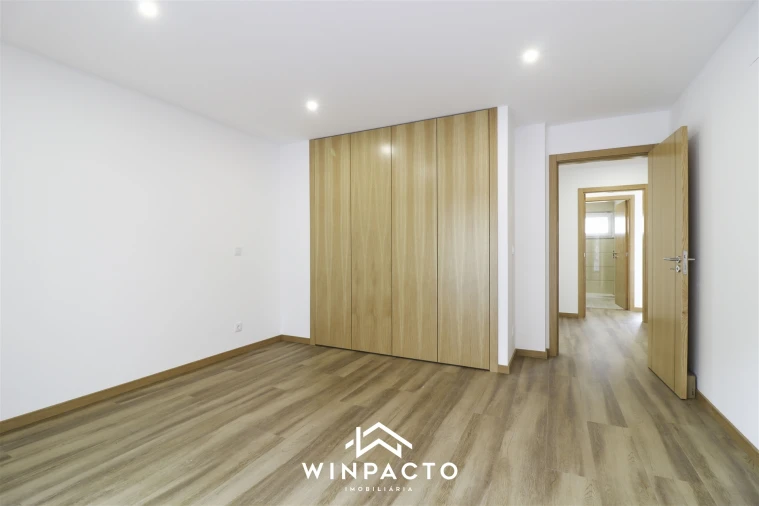 Moradia T4 para Venda em Seia, São Romão e Lapa dos Dinheiros Foto 25