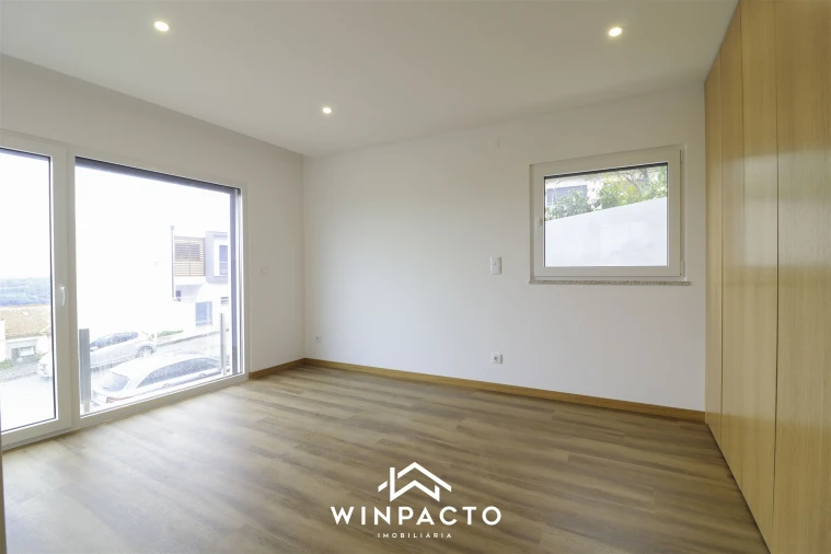 Moradia T4 para Venda em Seia, São Romão e Lapa dos Dinheiros Foto 15