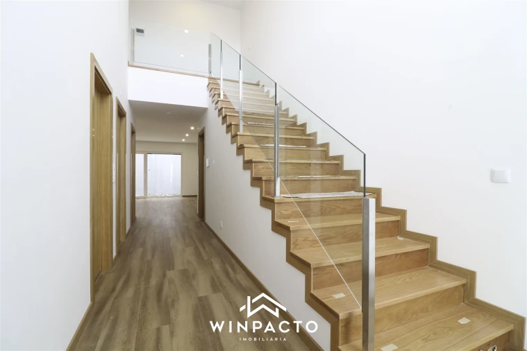 Moradia T4 para Venda em Seia, São Romão e Lapa dos Dinheiros Foto 2