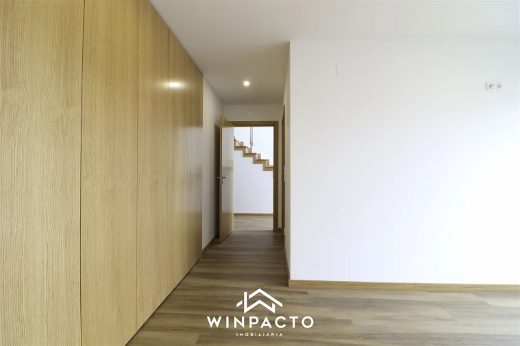 Moradia T4 para Venda em Seia, São Romão e Lapa dos Dinheiros Foto 17