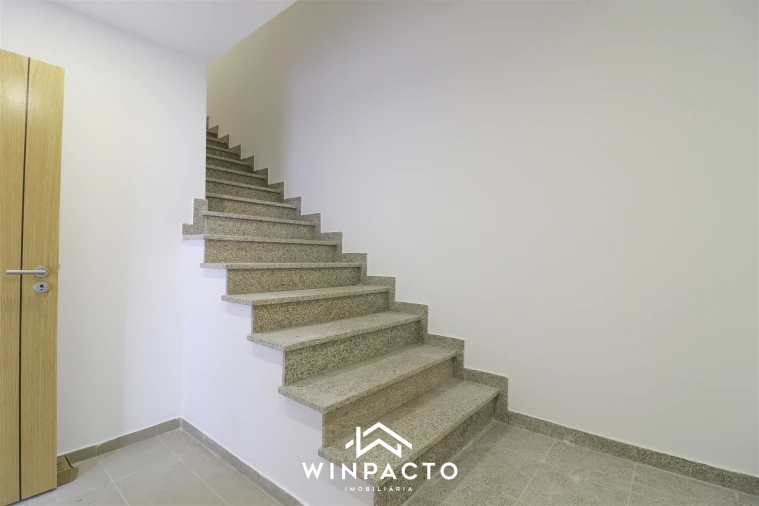 Moradia T4 para Venda em Seia, São Romão e Lapa dos Dinheiros Foto 54