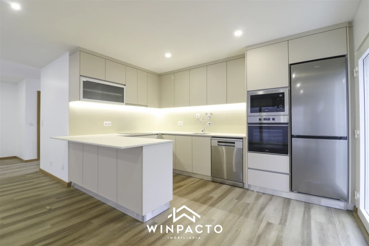 Moradia T4 para Venda em Seia, São Romão e Lapa dos Dinheiros Foto 8