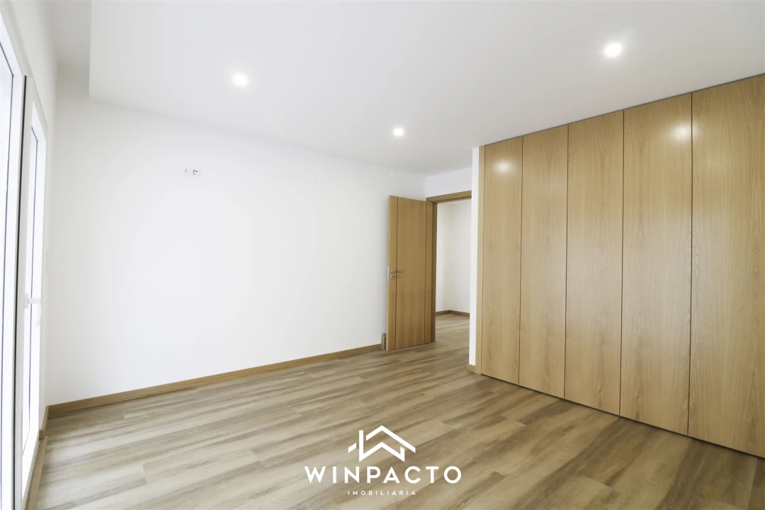 Moradia T4 para Venda em Seia, São Romão e Lapa dos Dinheiros Foto 29