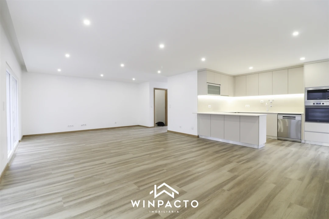 Moradia T4 para Venda em Seia, São Romão e Lapa dos Dinheiros Foto 7