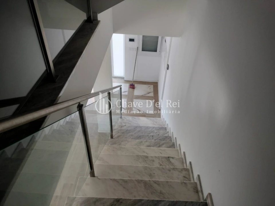 Moradia T5 para Venda em Orgens Foto 27