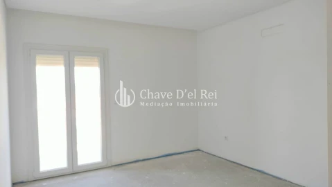 Moradia T5 para Venda em Orgens