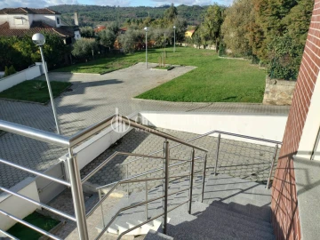 Moradia T5 para Venda em Orgens