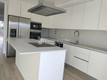 Moradia T5 para Venda em Orgens