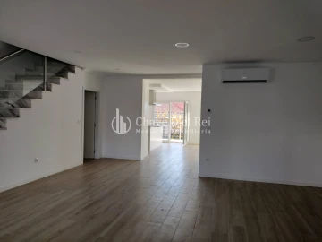 Moradia T5 para Venda em Orgens