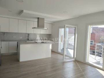 Moradia T5 para Venda em Orgens