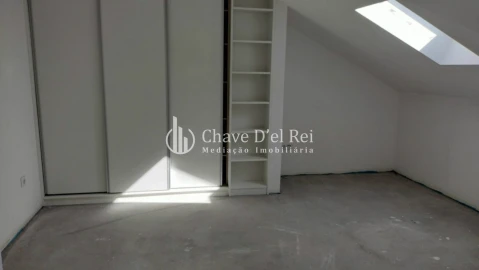 Moradia T5 para Venda em Orgens