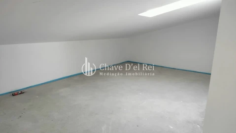 Moradia T5 para Venda em Orgens