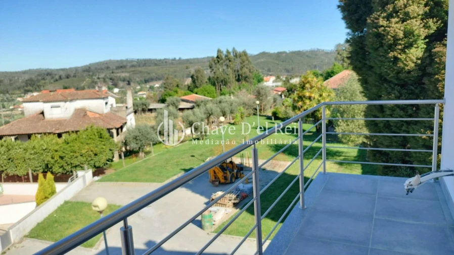 Moradia T5 para Venda em Orgens Foto 16