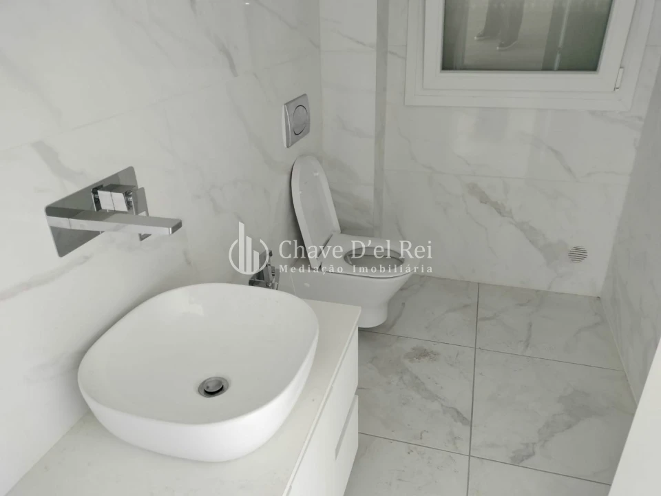 Moradia T5 para Venda em Orgens Foto 23