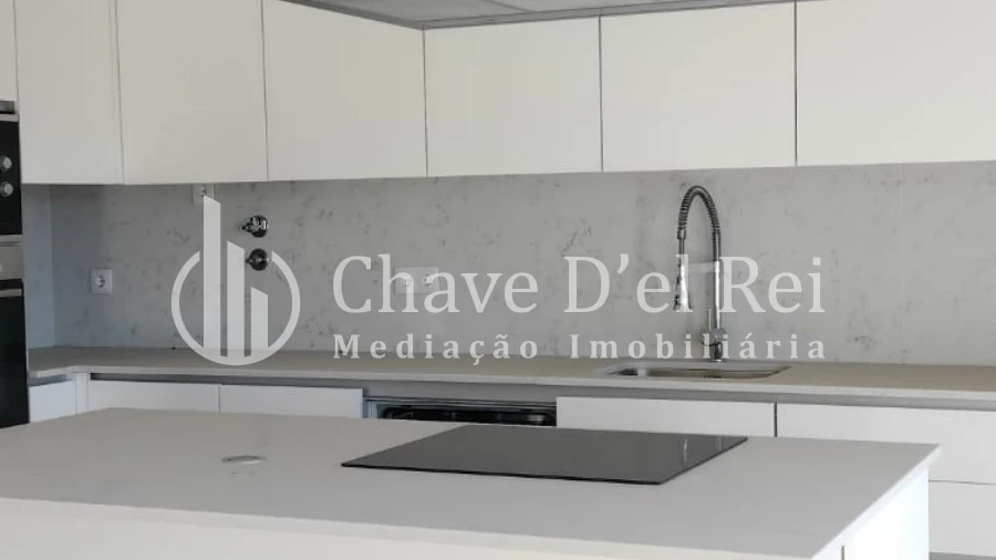 Moradia T5 para Venda em Orgens