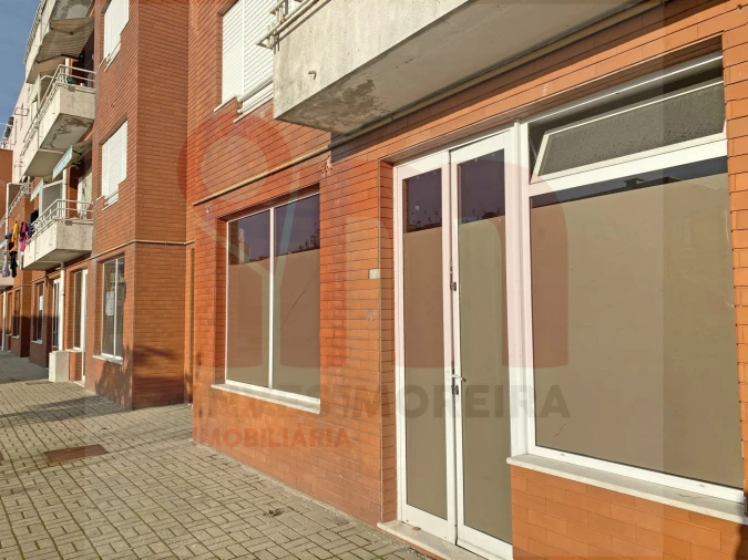 Loja para Venda em Caldas de Vizela (São Miguel e São João) Foto 1