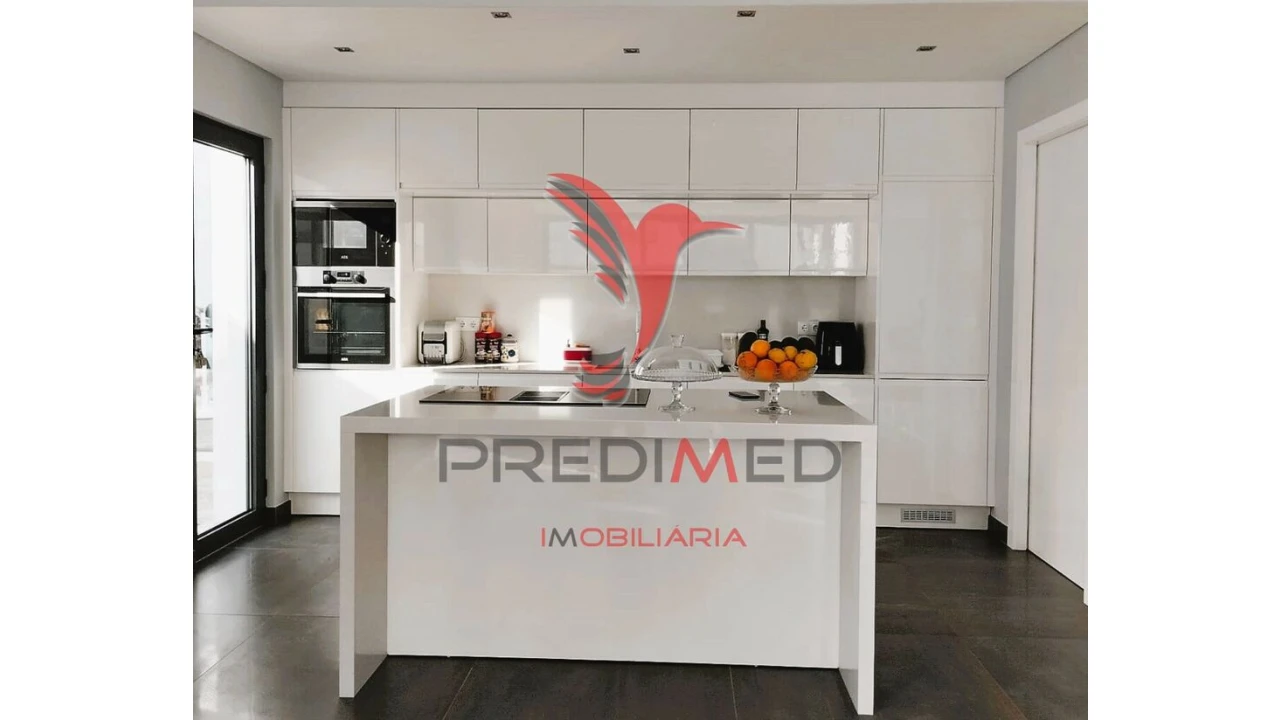 Moradia T4 para Venda em Portimão Foto 1