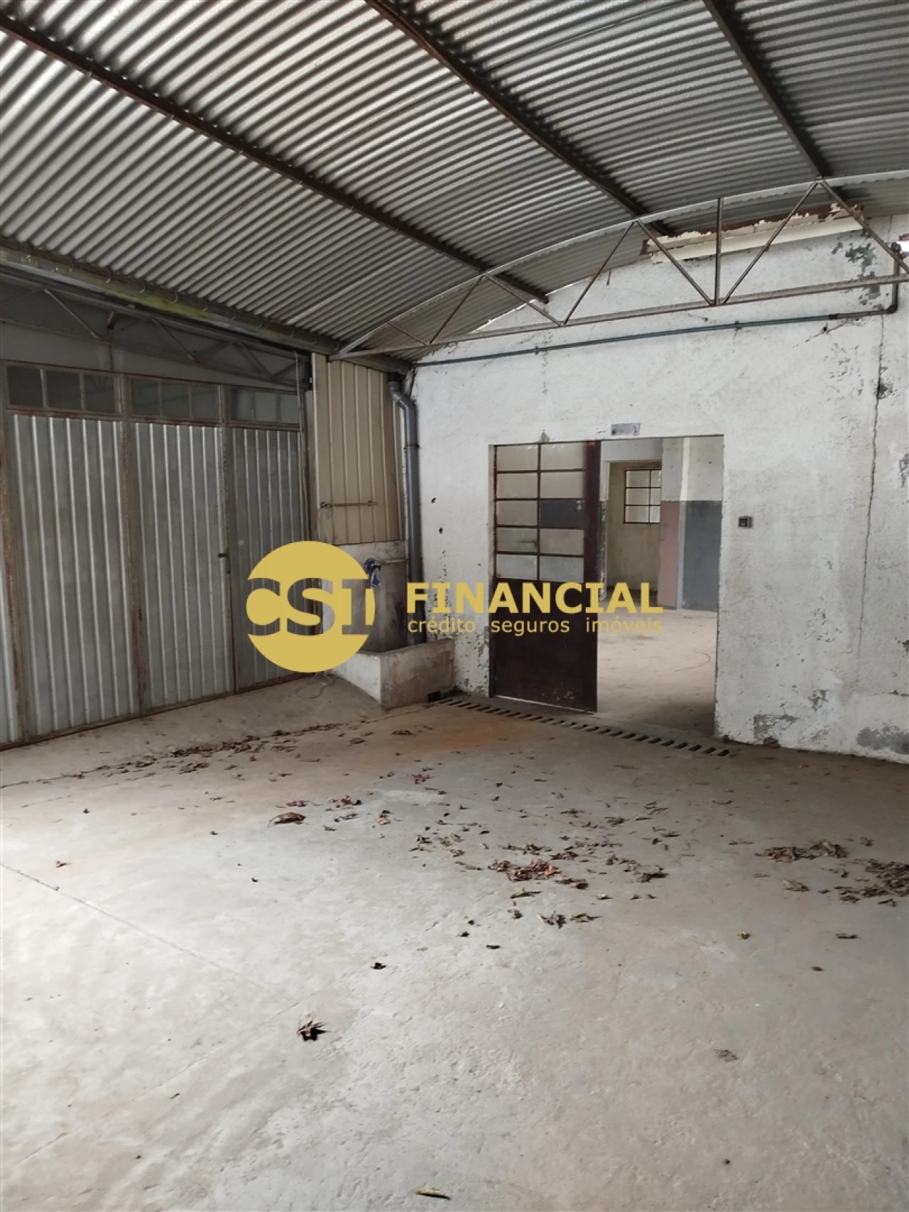 Armazém para Venda em São João da Madeira Foto 6