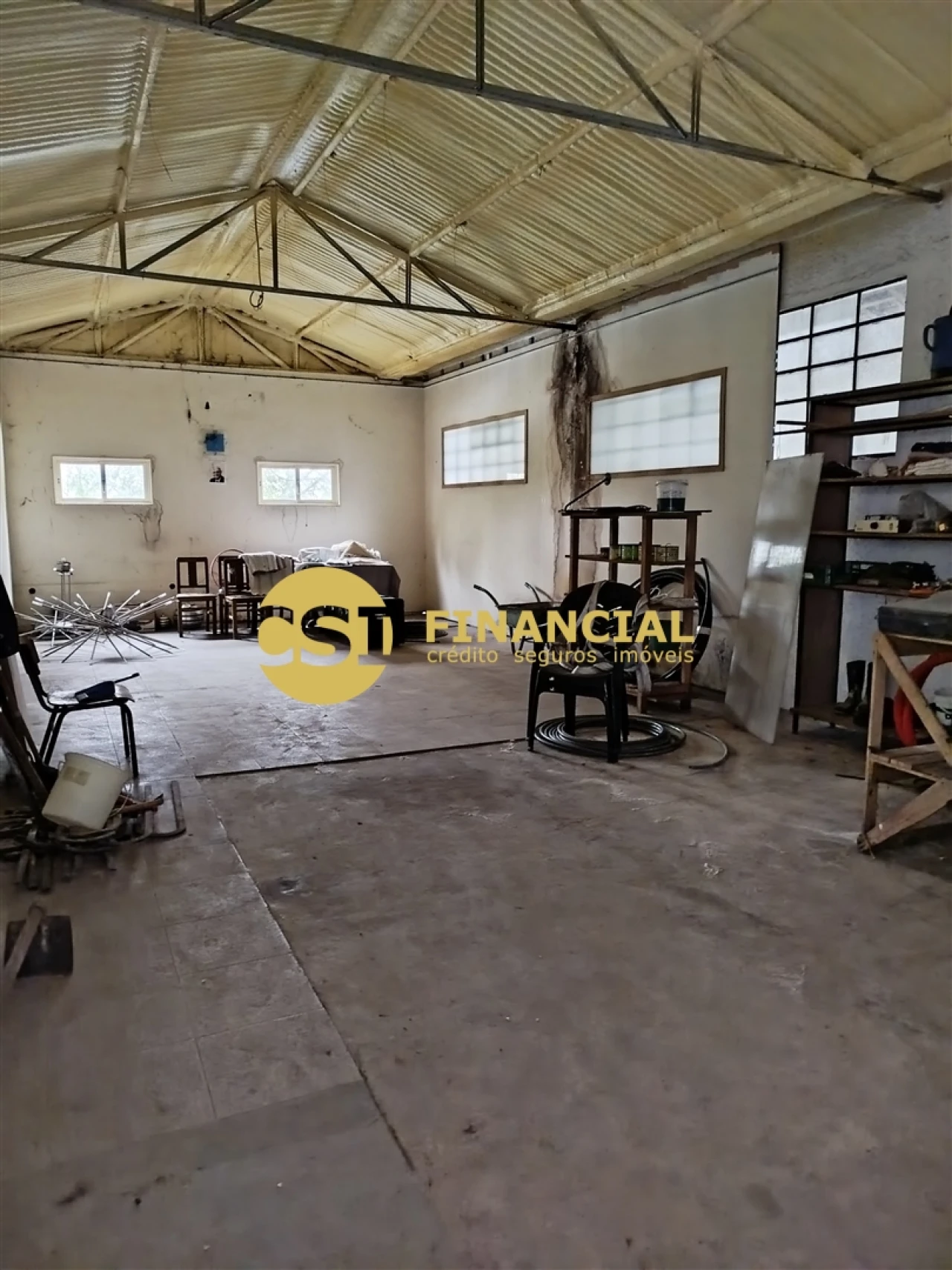 Armazém para Venda em São João da Madeira Foto 1