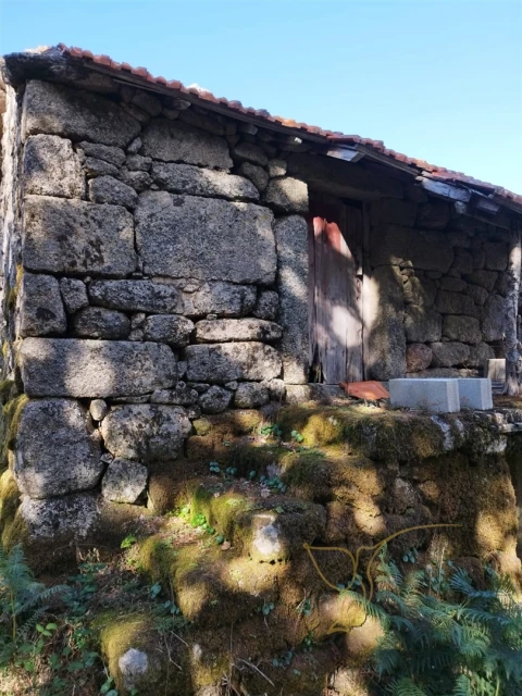 Moradia T0 para Venda em Castro Laboreiro e Lamas de Mouro