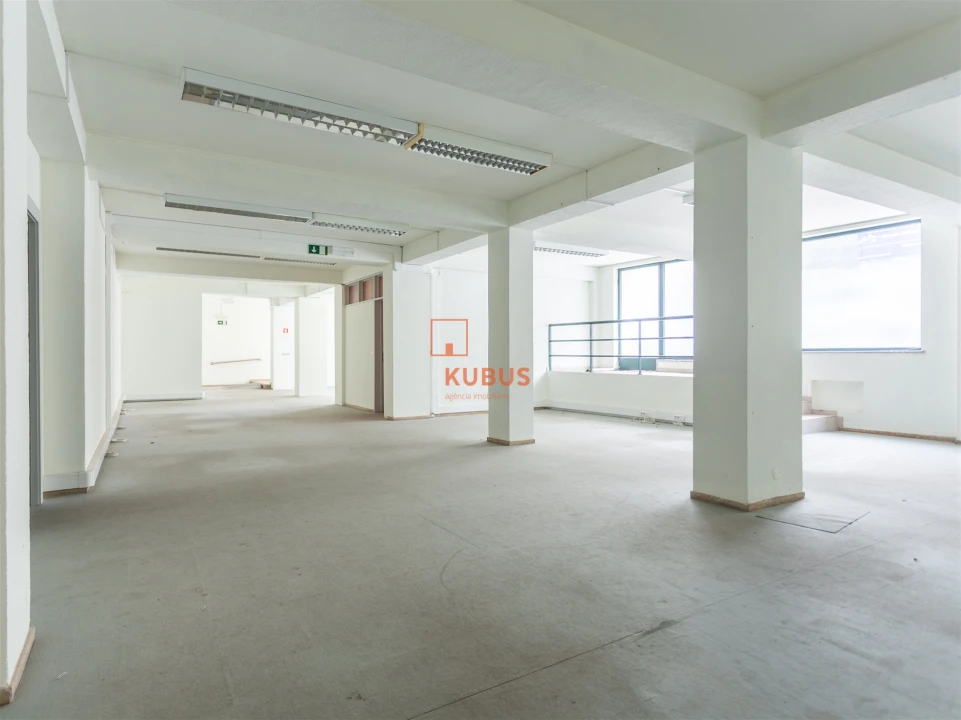 Loja para Venda em Torres Novas (Santa Maria, Salvador e Santiago) Foto 1