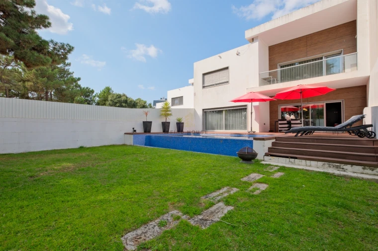 Moradia T4 para Venda em Santo Antonio da Charneca Foto 1