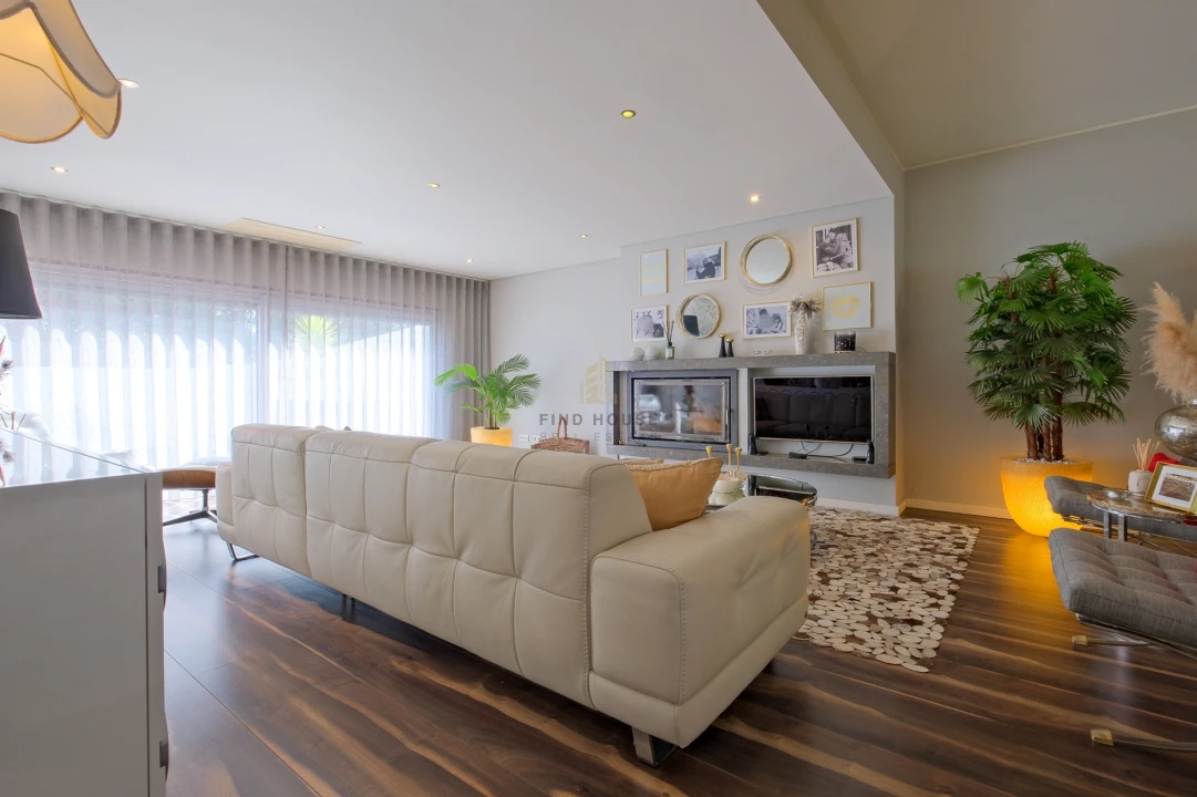 Moradia T4 para Venda em Santo Antonio da Charneca Foto 6