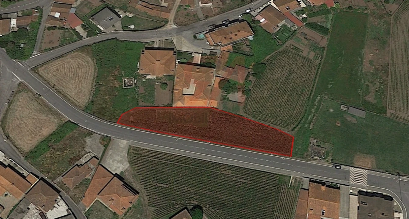 Terreno para Venda em Carvalhosa Foto 1