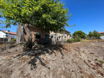 Moradia T0 para Venda em Paços de Ferreira