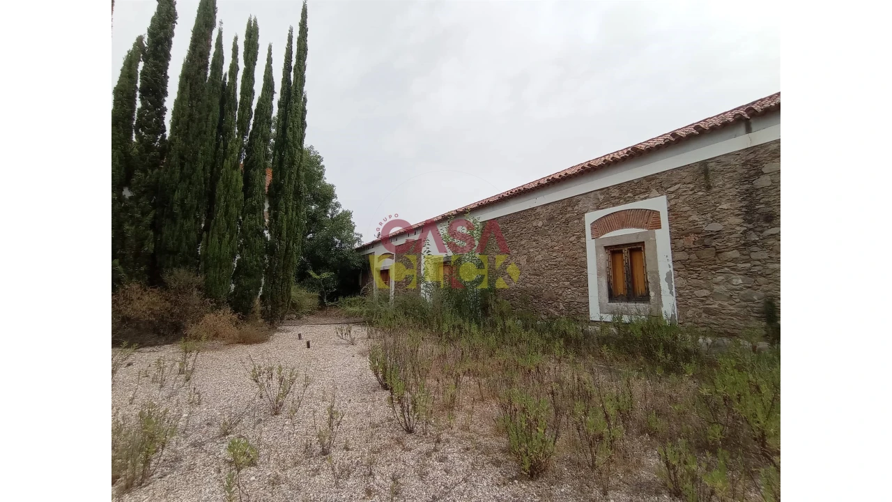 Moradia T6 para Venda em Santa Margarida da Coutada Foto 1