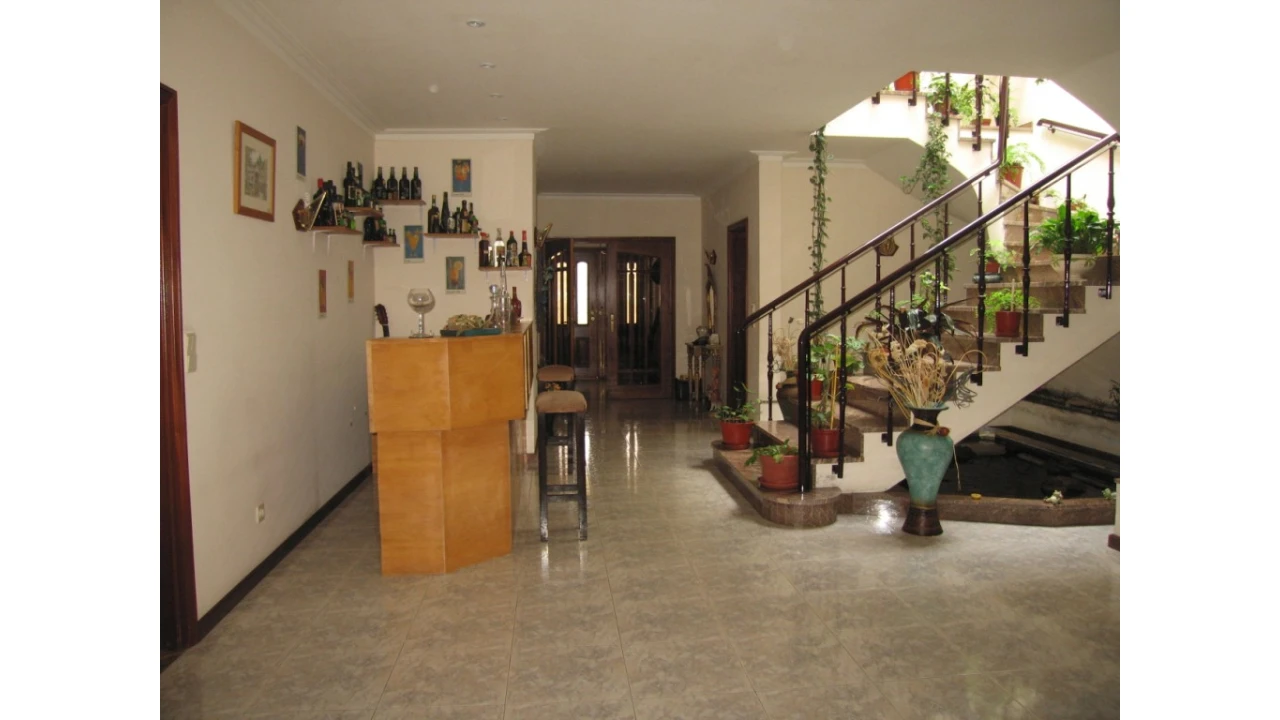 Moradia T6 para Venda em Canelas Foto 5