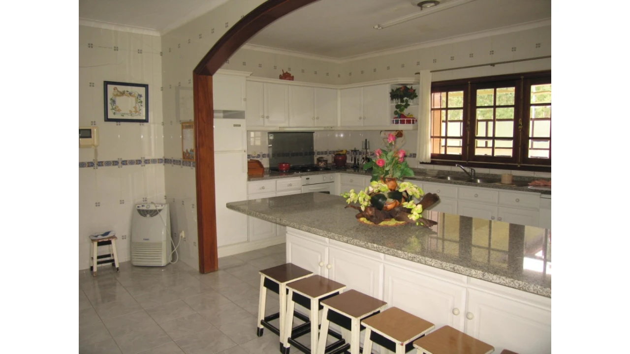 Moradia T6 para Venda em Canelas Foto 4