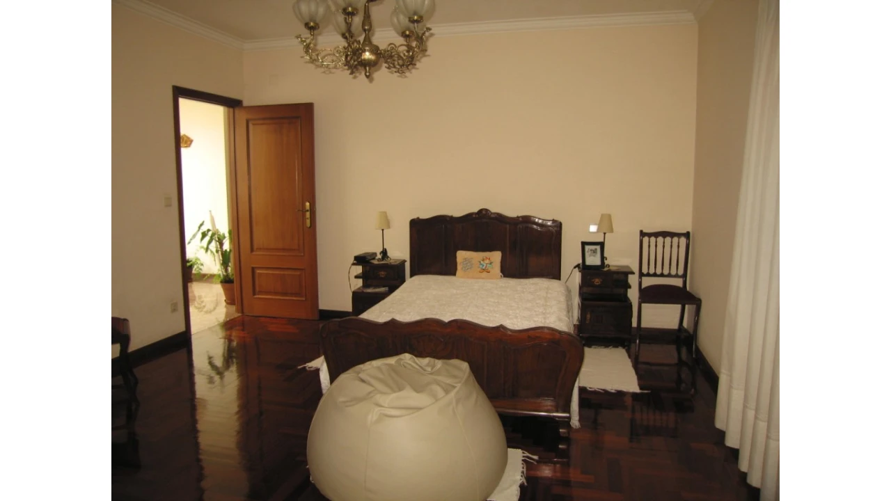 Moradia T6 para Venda em Canelas Foto 22