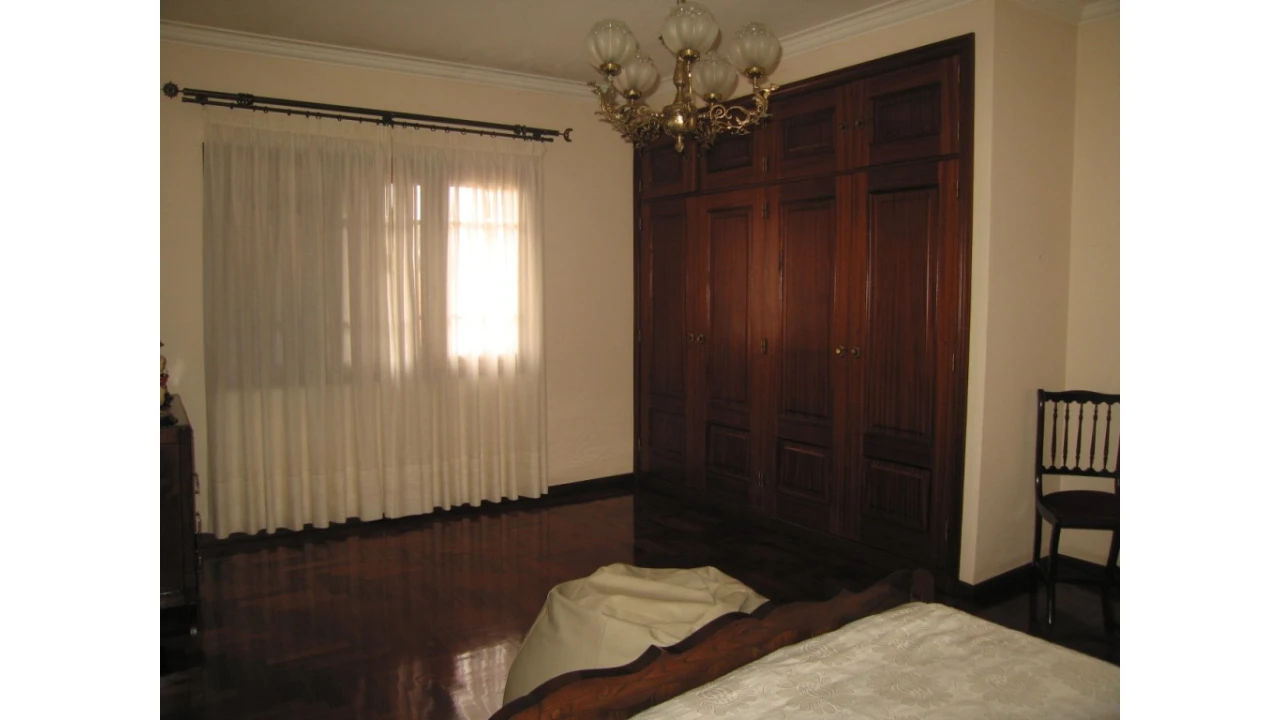 Moradia T6 para Venda em Canelas Foto 23