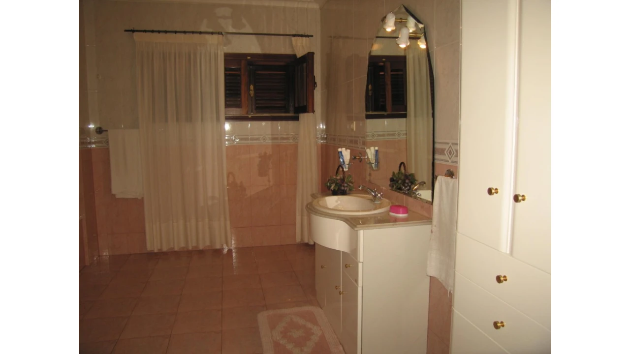 Moradia T6 para Venda em Canelas Foto 27