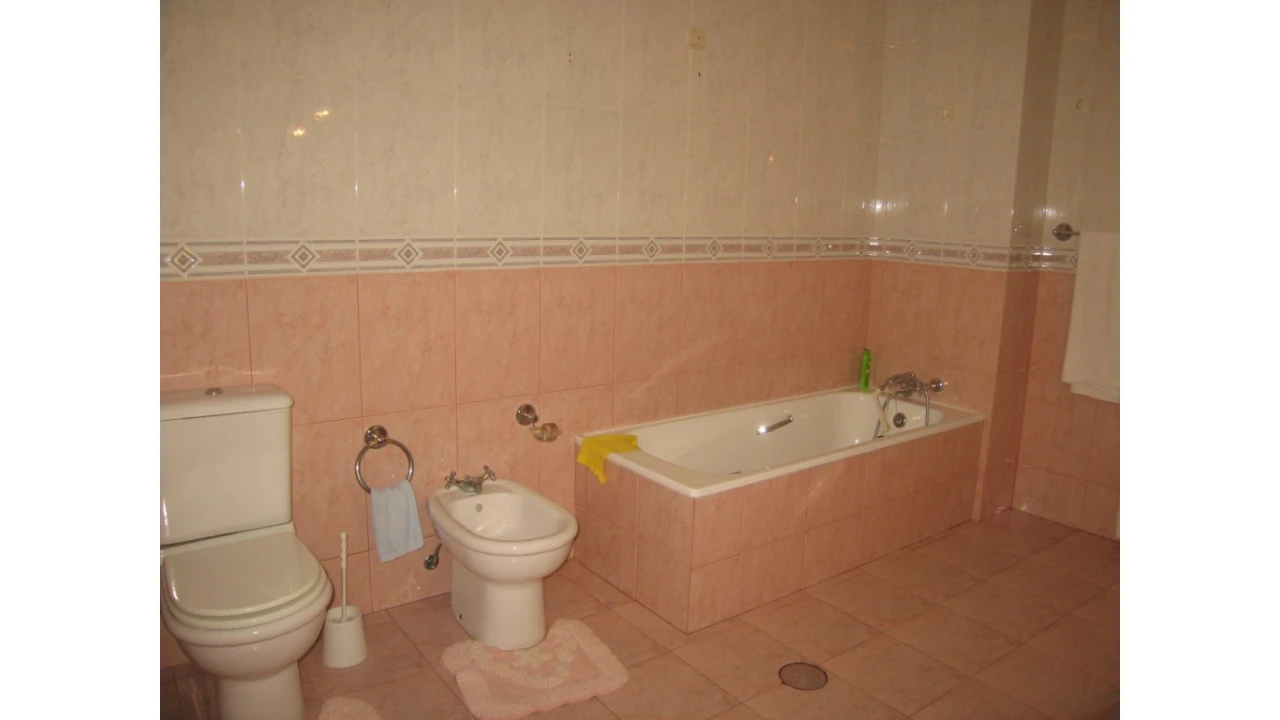 Moradia T6 para Venda em Canelas Foto 28