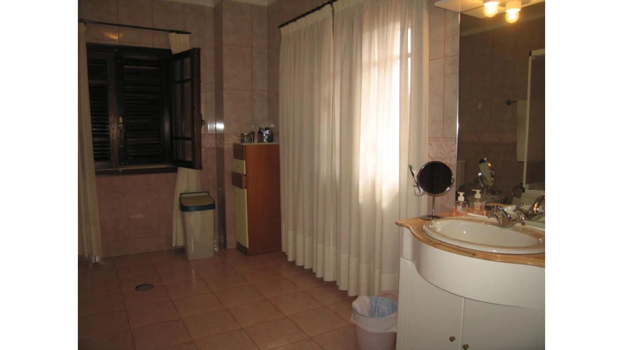 Moradia T6 para Venda em Canelas Foto 33