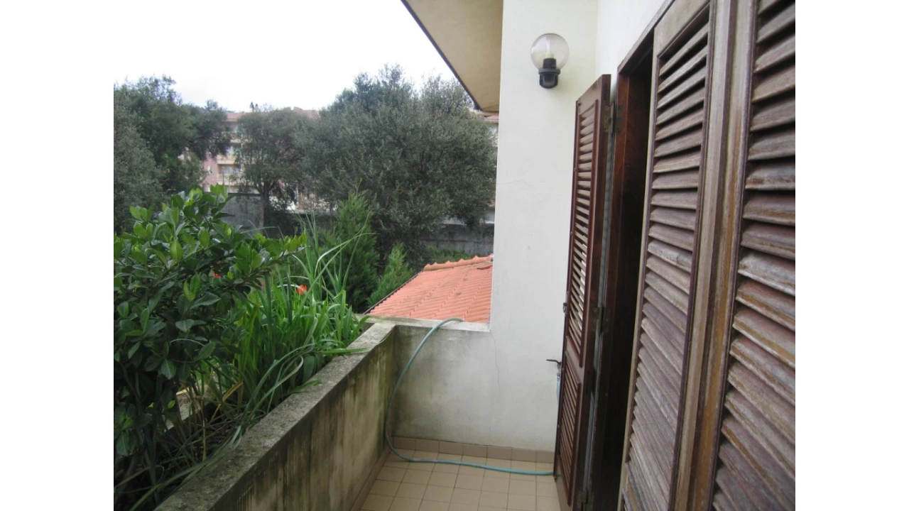 Moradia T6 para Venda em Canelas Foto 37