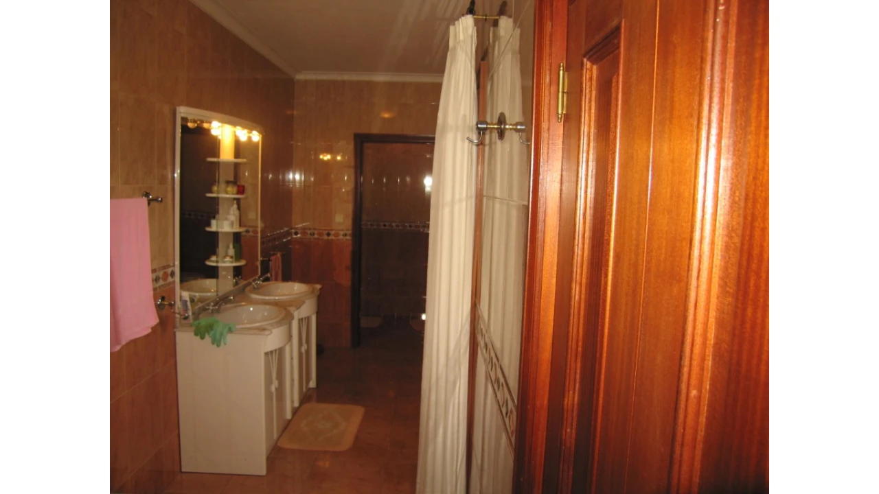 Moradia T6 para Venda em Canelas Foto 38