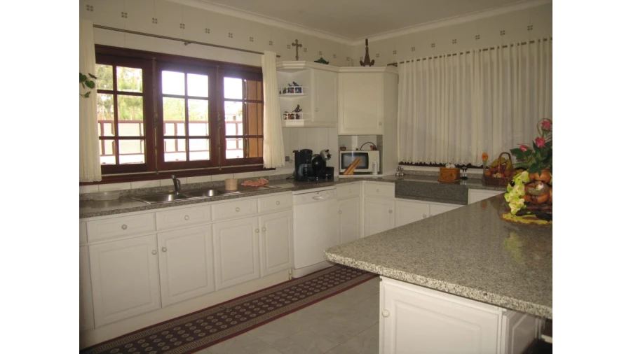 Moradia T6 para Venda em Canelas Foto 3