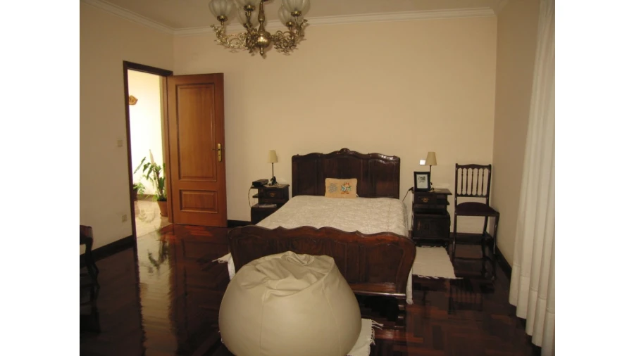 Moradia T6 para Venda em Canelas Foto 22