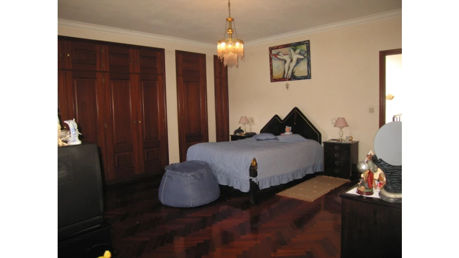 Moradia T6 para Venda em Canelas Foto 30