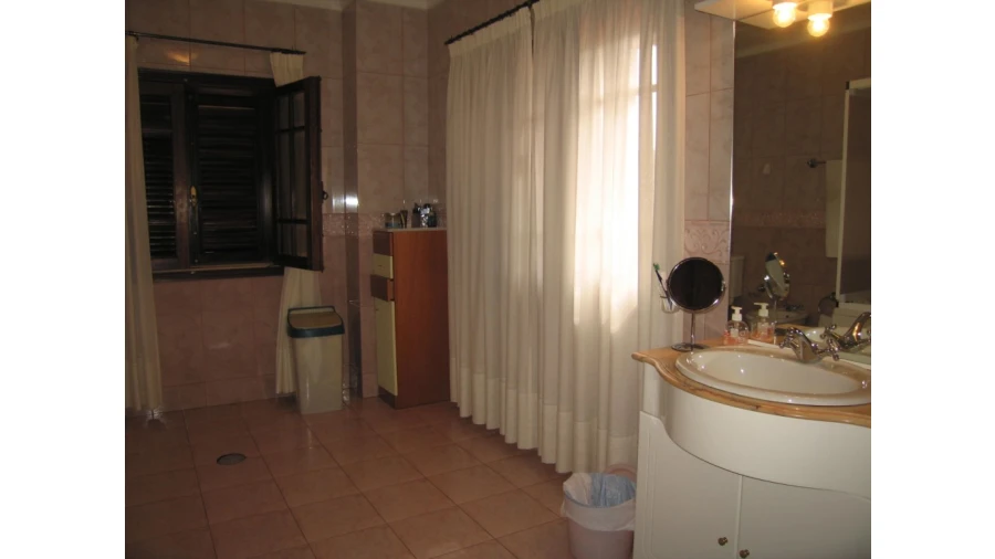 Moradia T6 para Venda em Canelas Foto 33