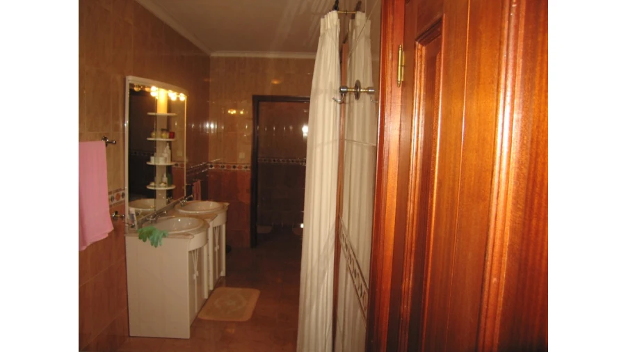 Moradia T6 para Venda em Canelas Foto 38