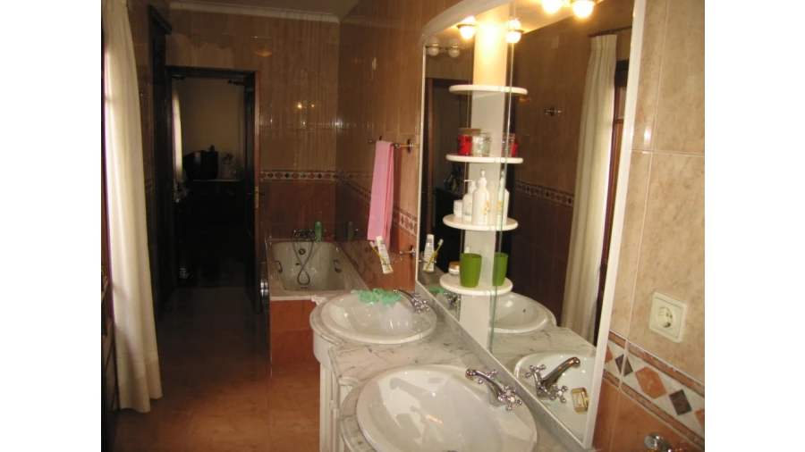 Moradia T6 para Venda em Canelas Foto 39